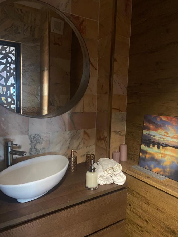 Victoriei Deluxe Suites Бухарест Экстерьер фото