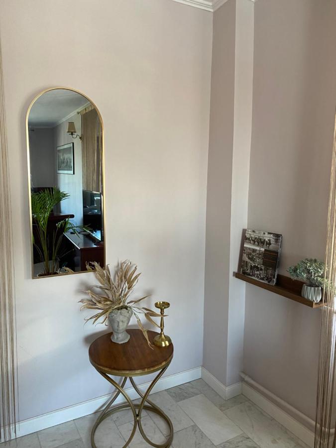 Victoriei Deluxe Suites Бухарест Экстерьер фото